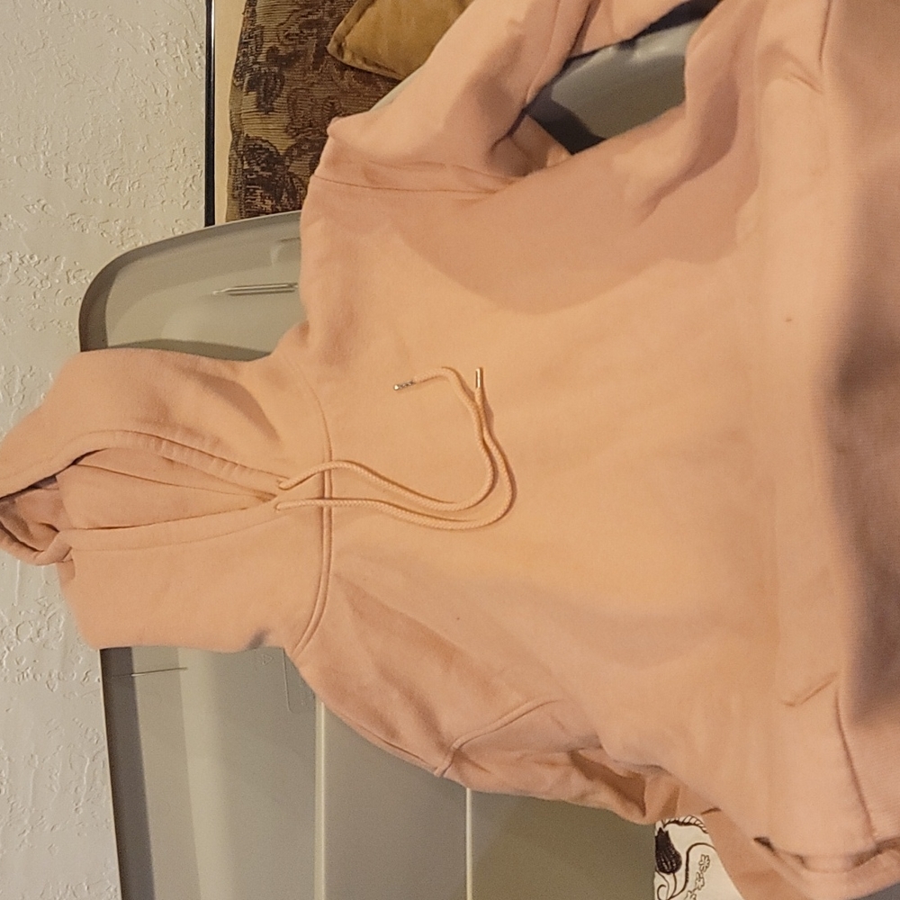 Sweater hooded with front pocket